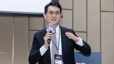 SEALSQ Taiwan業務協理陳聖凱提醒，量子破解威脅逼近，唯有硬體PQC晶片能提供物理級防護，以協助台灣產業在歐美法規轉型潮中搶得供應鏈先機。